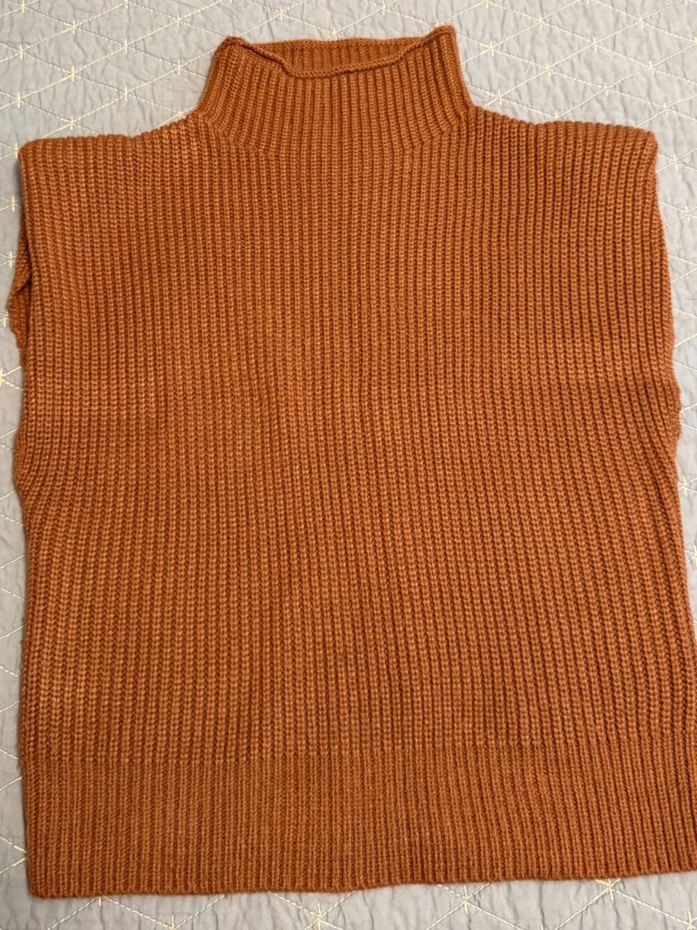 En Saison Sleeveless Sweater - Small